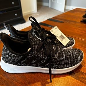 Brand new with tags Adidas Cloudfoam Shoe (size 8.5)
